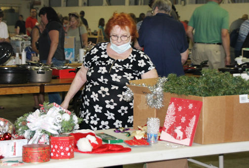 The Kincardine Record | Crowd glad to find some bargains at Tiverton
