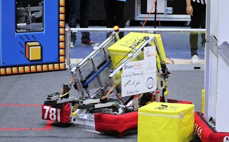Kinetic Knights make it to the semi-finals at Oshawa district robotics competition