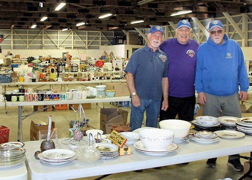 ​Huge crowd rushes in to get bargains at Tiverton Lions Garage Sale