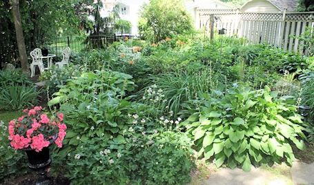 About 170 people enjoy Through the Garden Gate tour