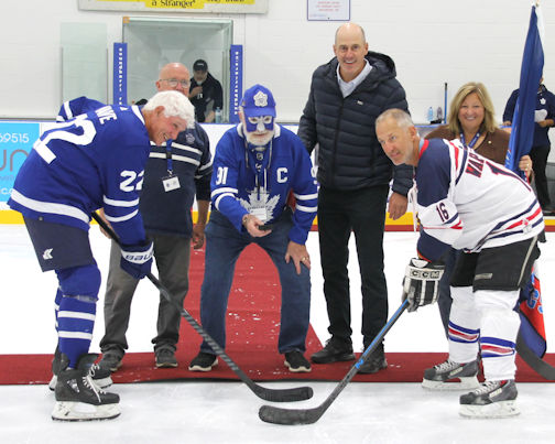 Maple Leafs alumni take 11-8 win over Bulldogs alumni at Davidson Centre 50th anniversary game