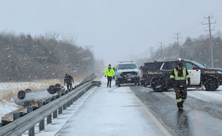 ​Driver suffers minor injuries in accident on Highway 21