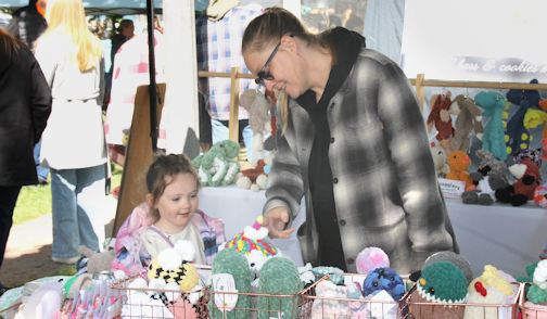 Sunny but chilly start to Kincardine’s Monday Market in the Park
