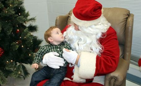 Windy, cold night for Lucknow Santa Claus Parade