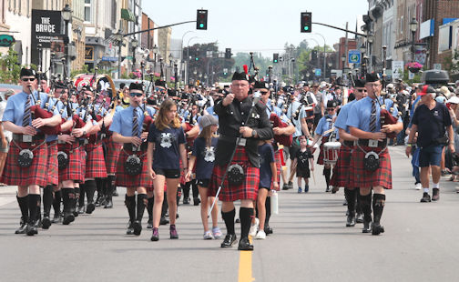 Hundreds fill Victoria Park to hear the sound of the pipes and drums at Kincardine Scottish Festival