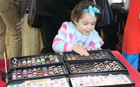 Crowd fills Victoria Park, Kincardine, for first Monday market