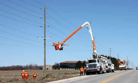Kincardine without hydro Saturday while Hydro One fixed broken poles on Highway 21