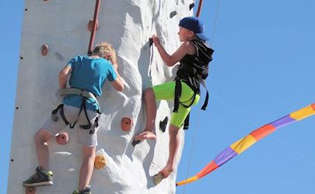 Sunshine greets hundreds at Bruce Power Beach Party in Port Elgin