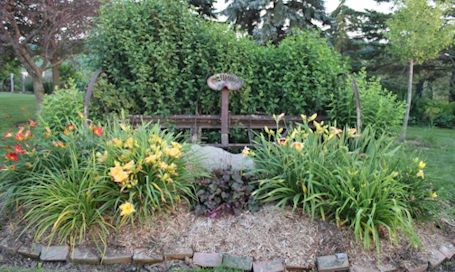 Members of  Ripley, Lucknow, Chesley horticultural societies enjoy Tour Huron Gardens