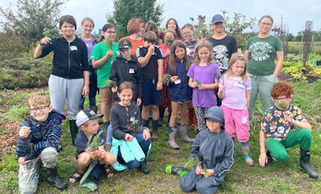 ​Ripley junior horticulturalists make insect houses at Bruce Botanical Food Gardens